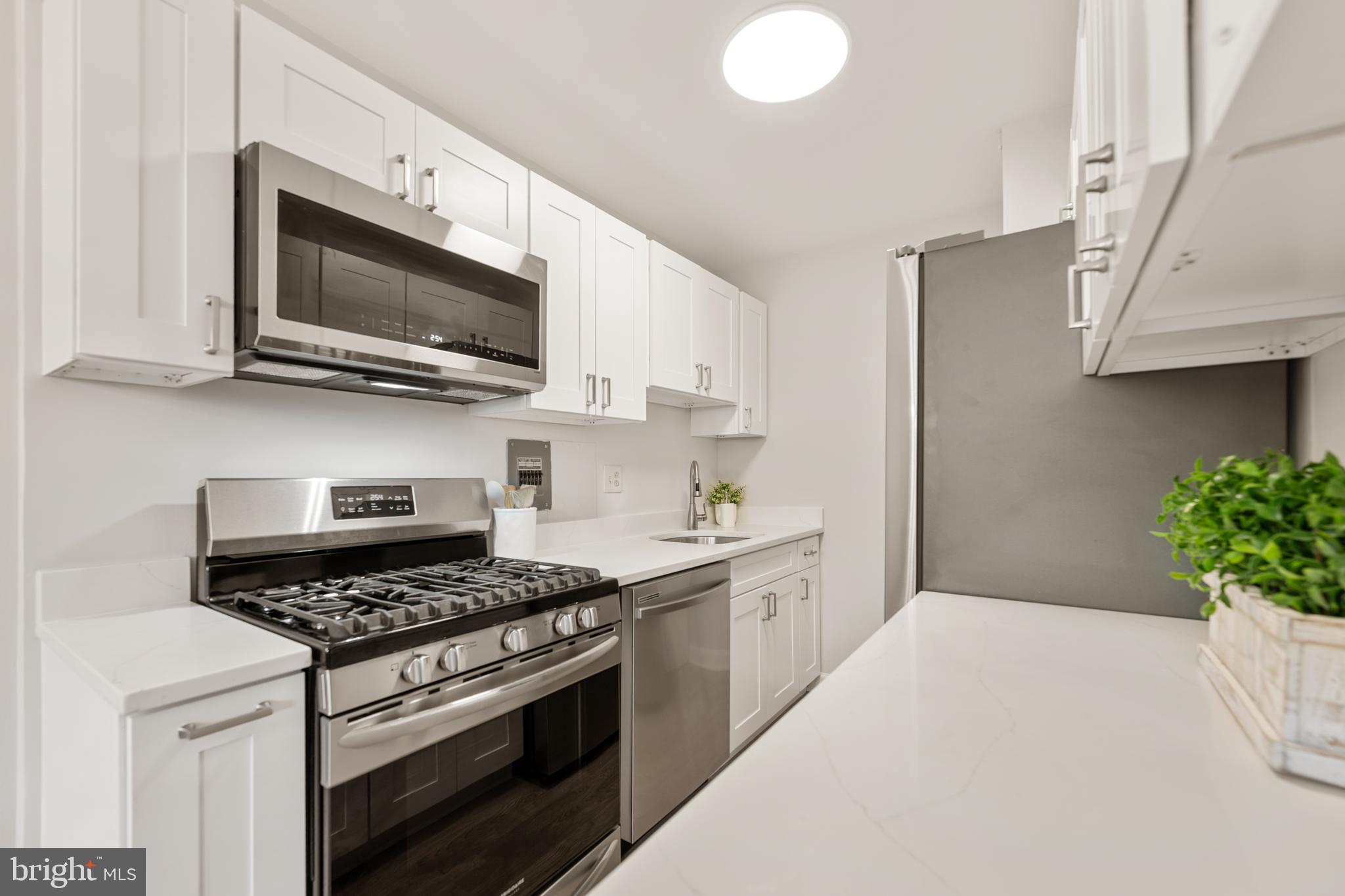1300 South Arlington Ridge Road, Unit 314 Arlington, VA 22202 - Photo 6 of 31 Bright Updated Kitchen