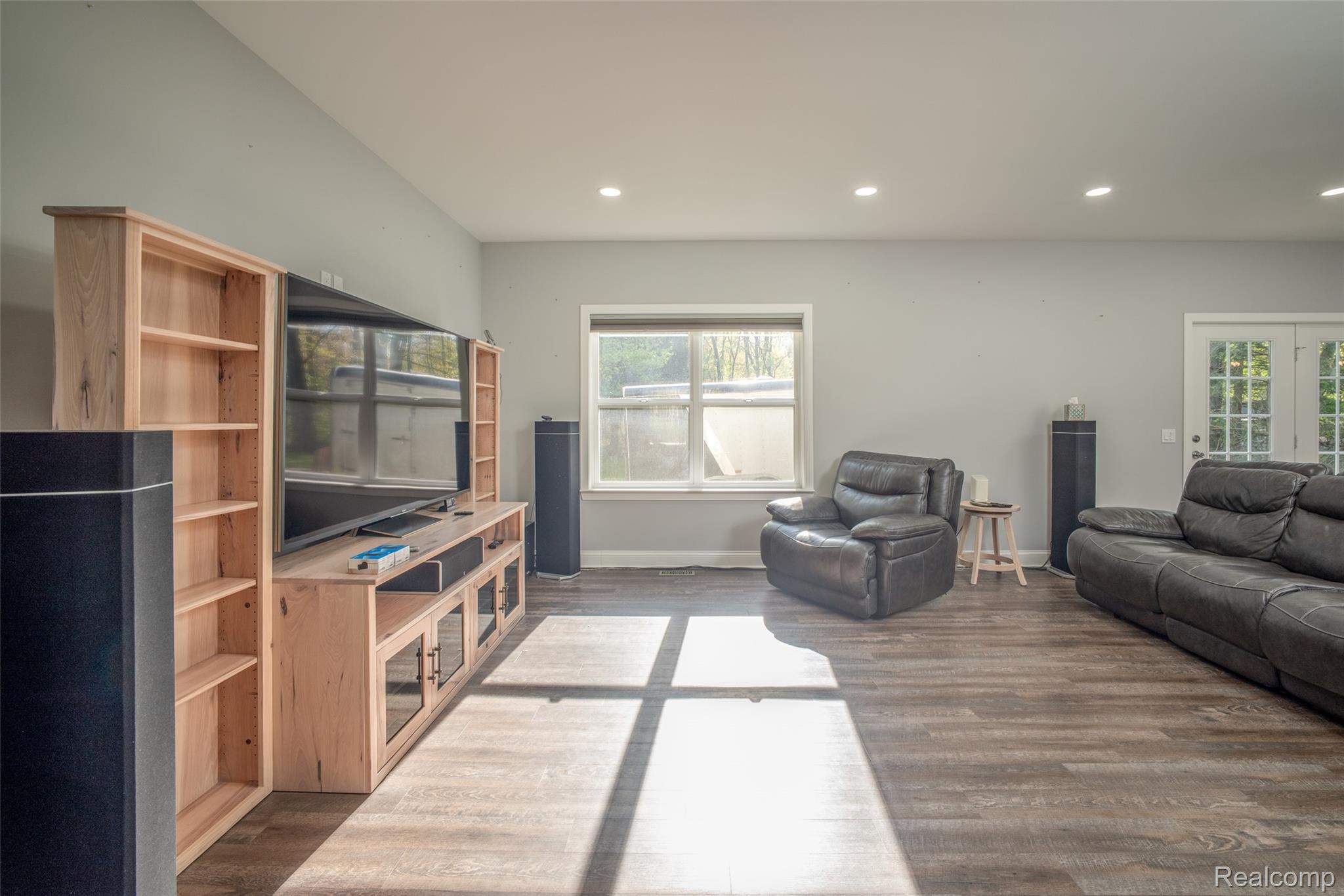 11913 Tuttle Hill Road Willis, MI 48191 - Photo 4 of 32 4.jpg