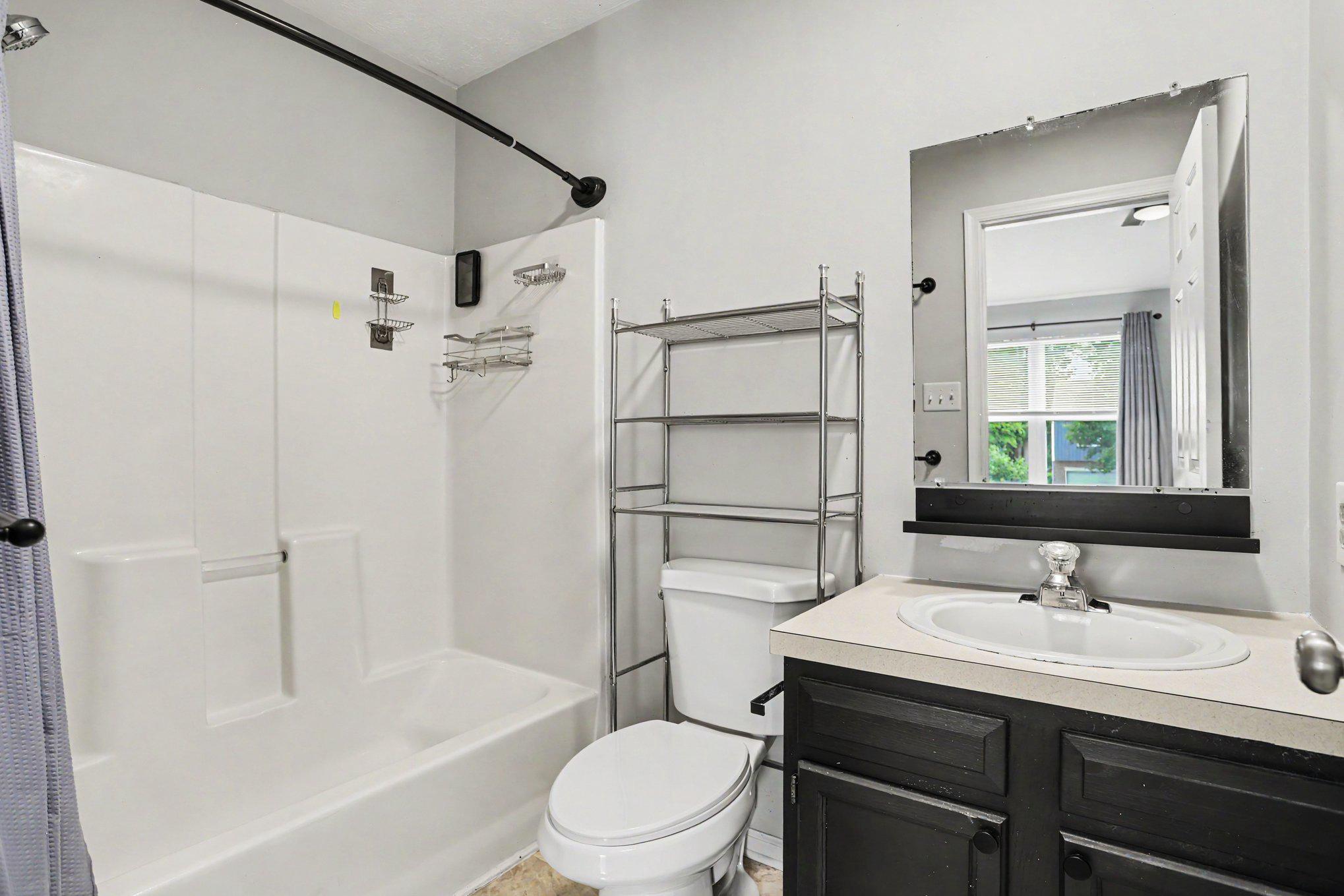 122 Cherry Tree Lane Elkton, MD 21921 - Photo 20 of 37 Ensuite primary bathroom.
