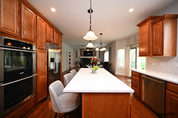 $824,900 | 1812 Warwick Lane, Schaumburg, IL 60193