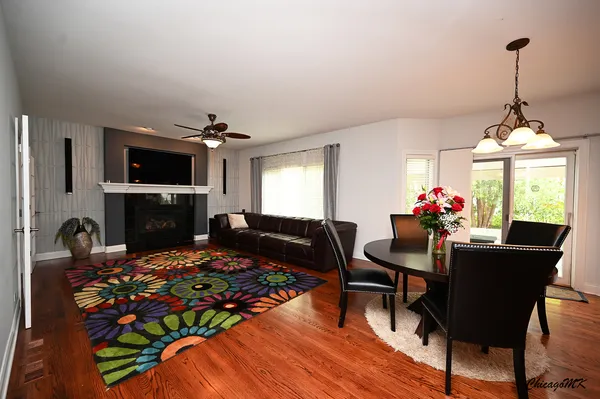 $824,900 | 1812 Warwick Lane, Schaumburg, IL 60193