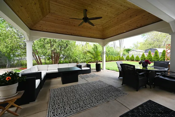 $824,900 | 1812 Warwick Lane, Schaumburg, IL 60193
