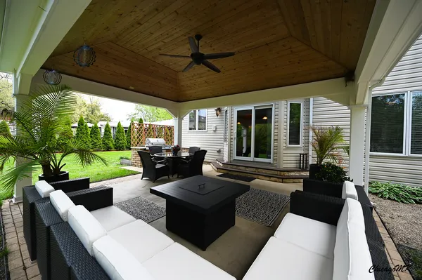 $824,900 | 1812 Warwick Lane, Schaumburg, IL 60193
