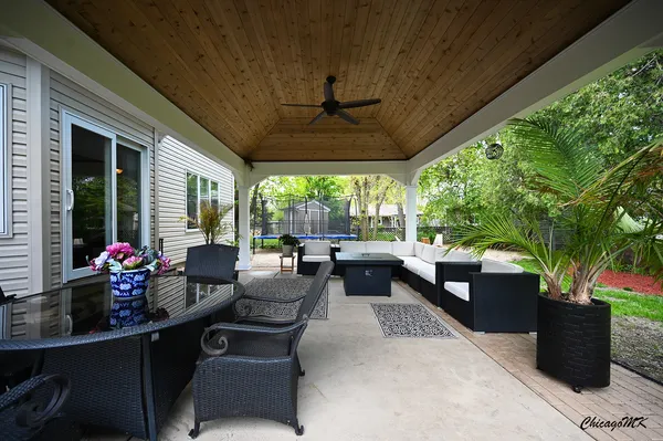 $824,900 | 1812 Warwick Lane, Schaumburg, IL 60193