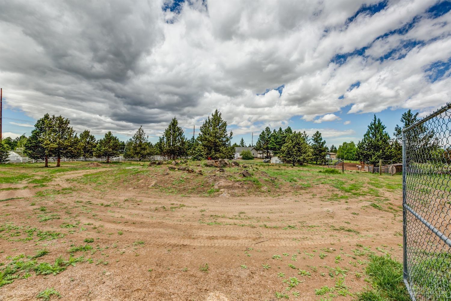 61850 Ward Road Bend, OR 97702 - Photo 10 of 25 Additional Photo