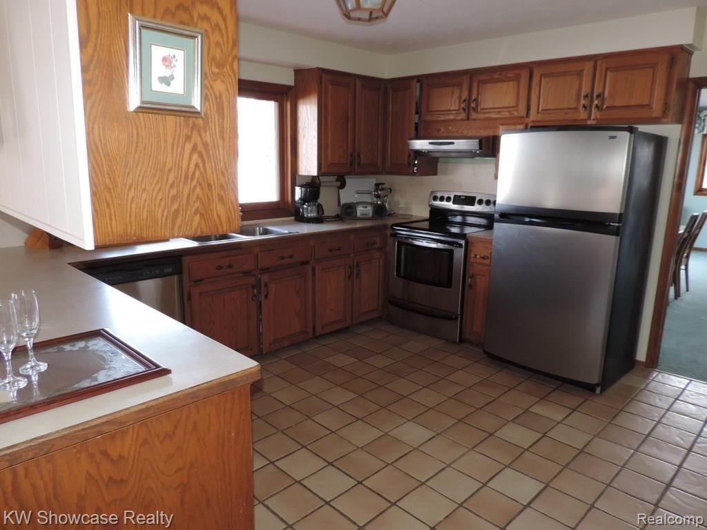 3888 Sleeth Road Commerce Township, MI 48382 - Photo 7 of 27