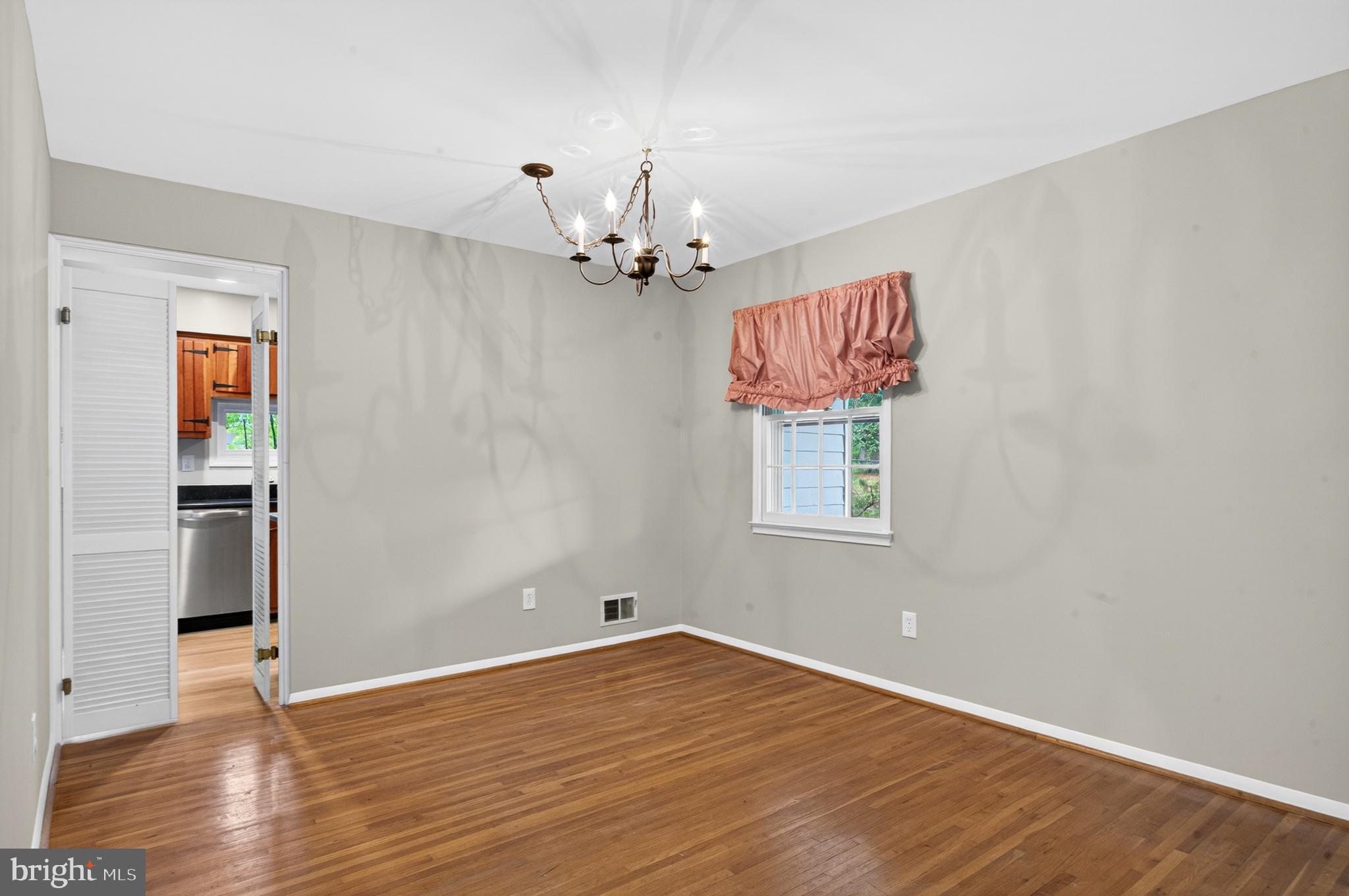 6118 Roxbury Avenue Springfield, VA 22152 - Photo 22 of 60