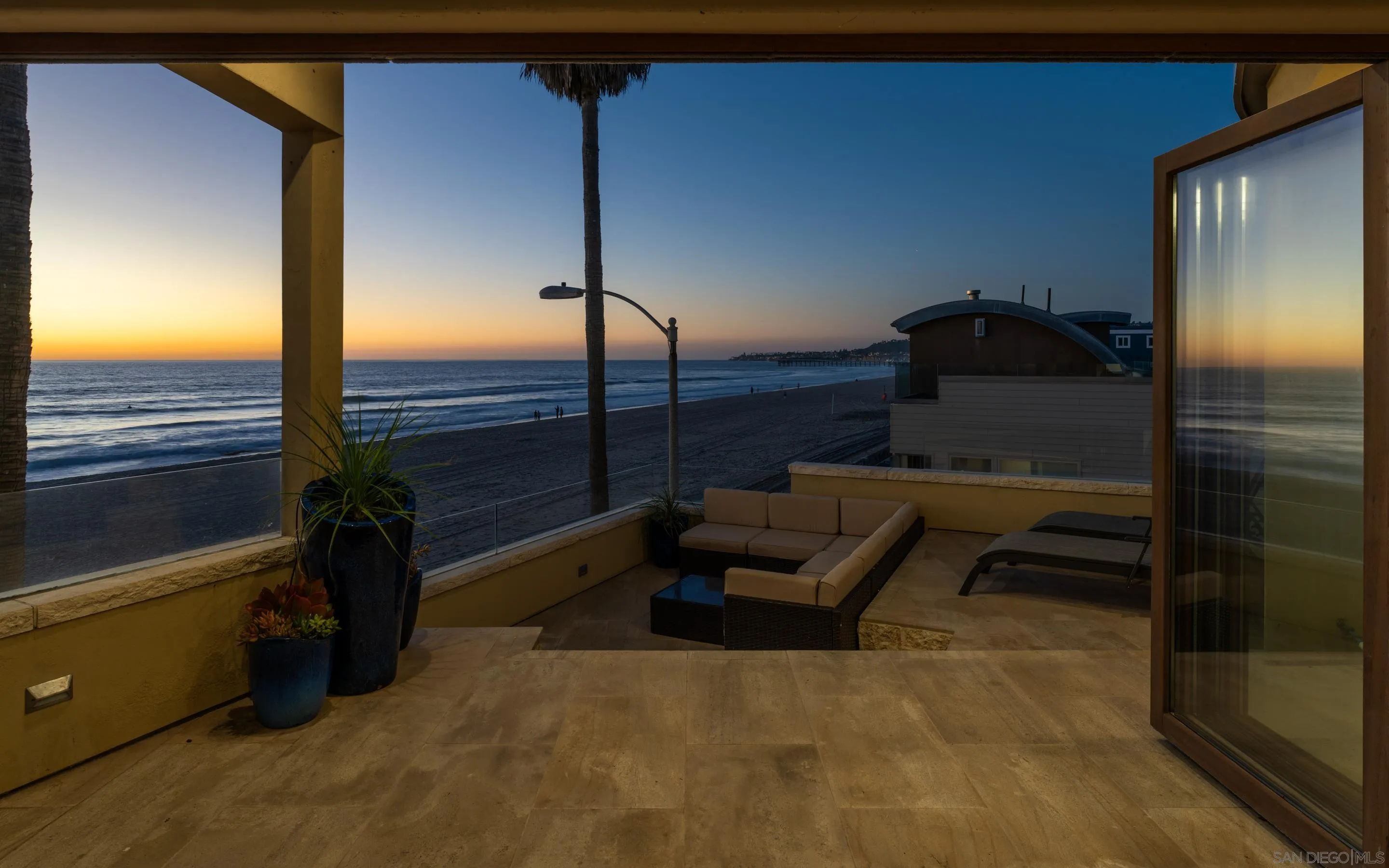 3921 Ocean Front Walk San Diego, CA 92109 - Photo 12 of 32 a living room with furniture