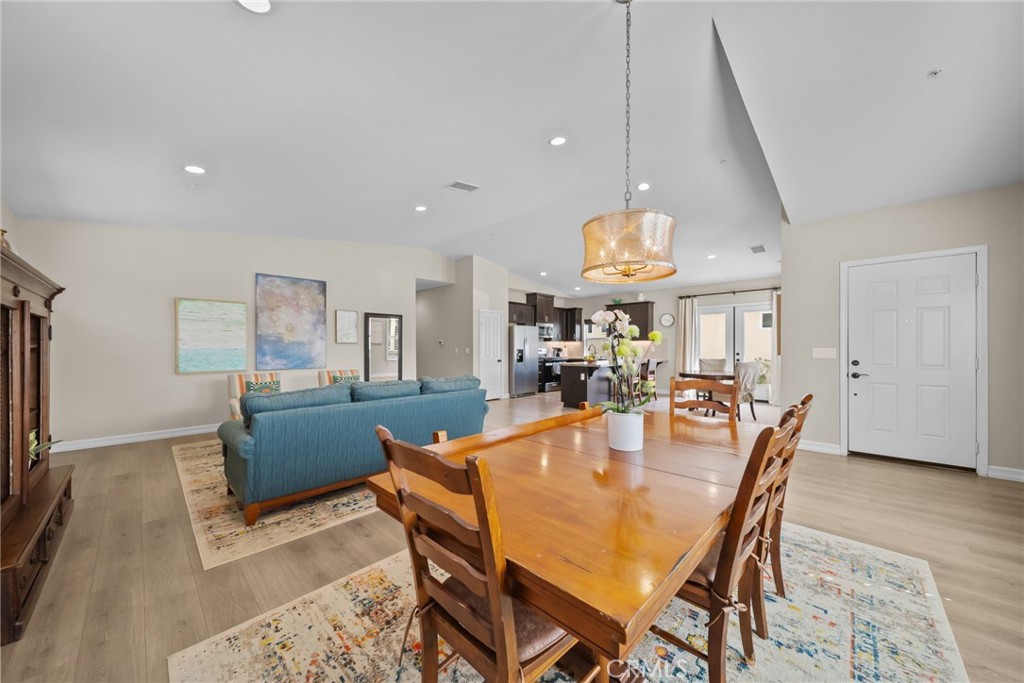 4066 Aurora Way Piru, CA 93040 - Photo 15 of 47 Dining