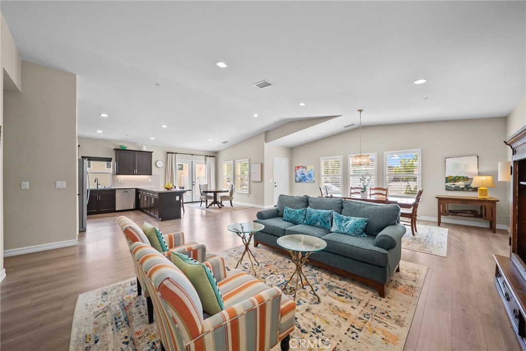 4066 Aurora Way Piru, CA 93040 - Photo 3 of 47 High ceilings!