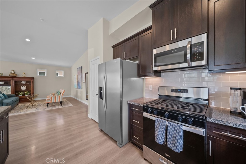 4066 Aurora Way Piru, CA 93040 - Photo 5 of 47 Stainless Appliances