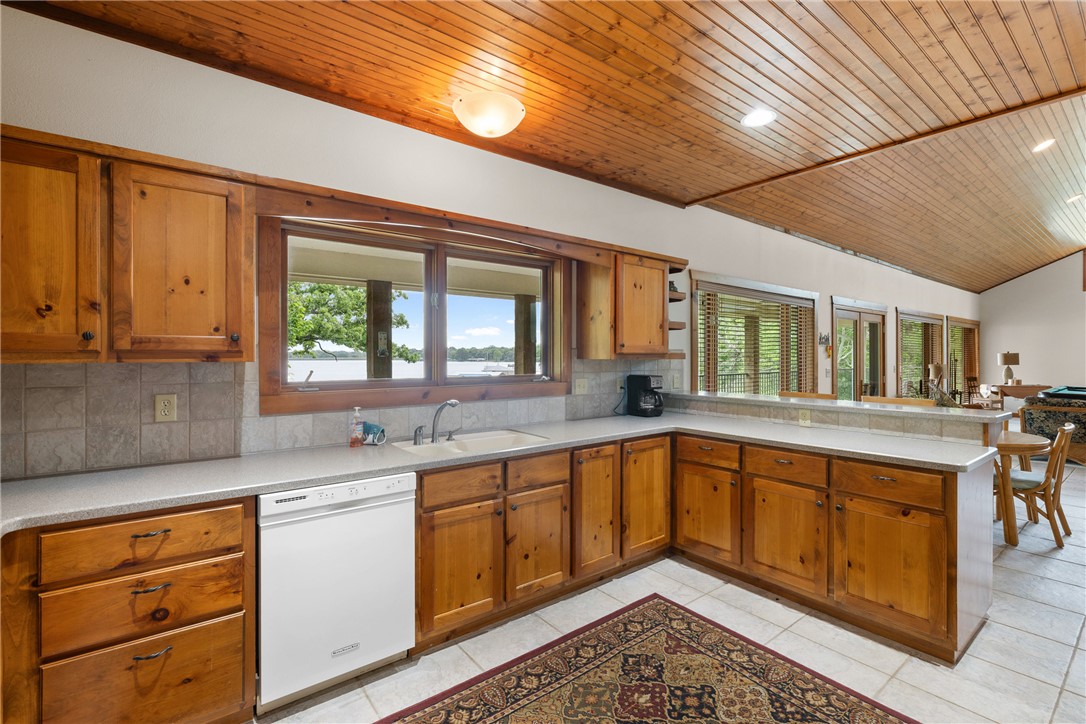 10959 Clyde Acord Road Franklin, TX 77856 - Photo 20 of 44 a large kitchen with a sink and cabinets
