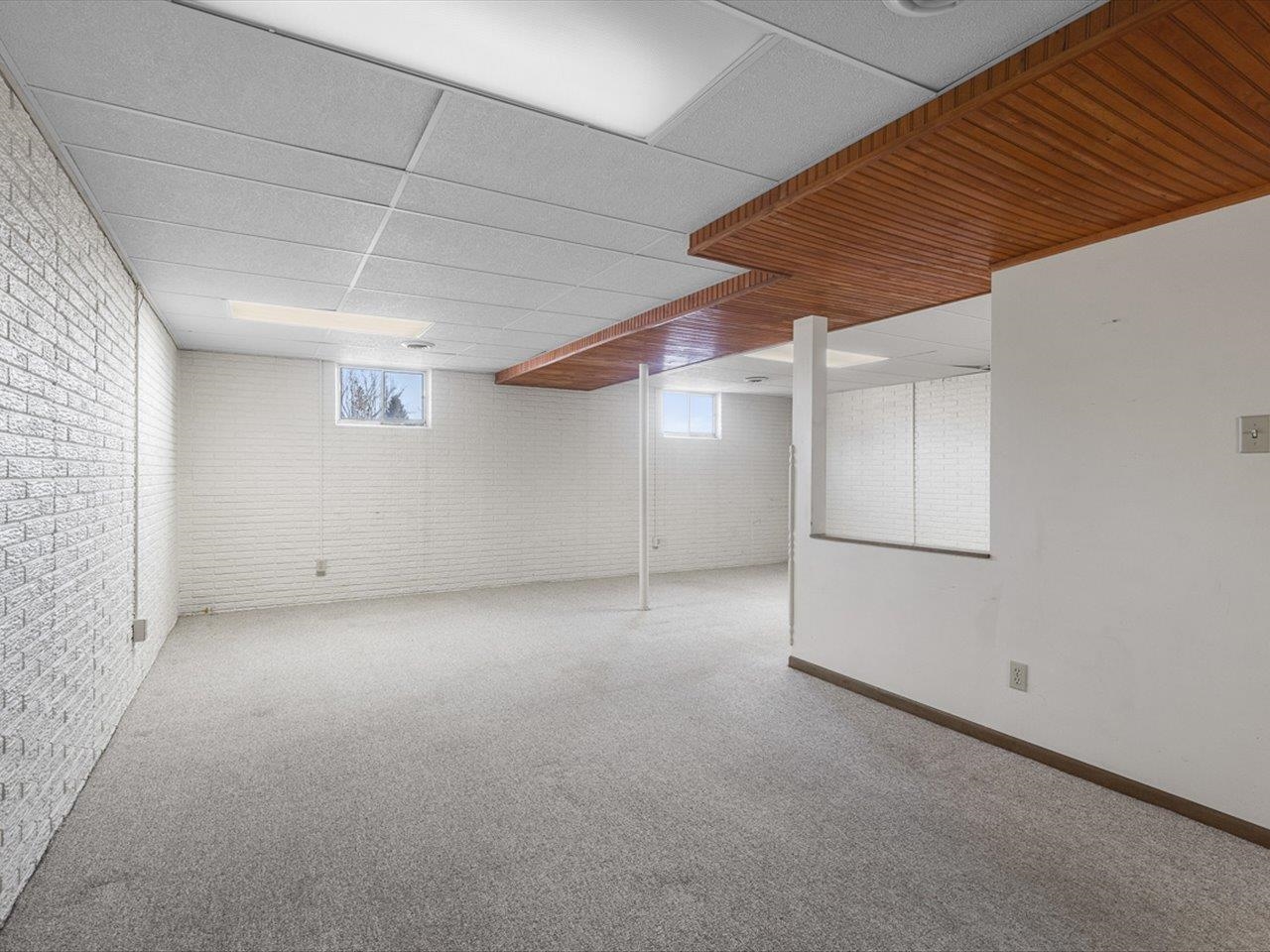 1092 Winborne Road Lake Summerset, IL 61019 - Photo 20 of 34 a view of a room with windows