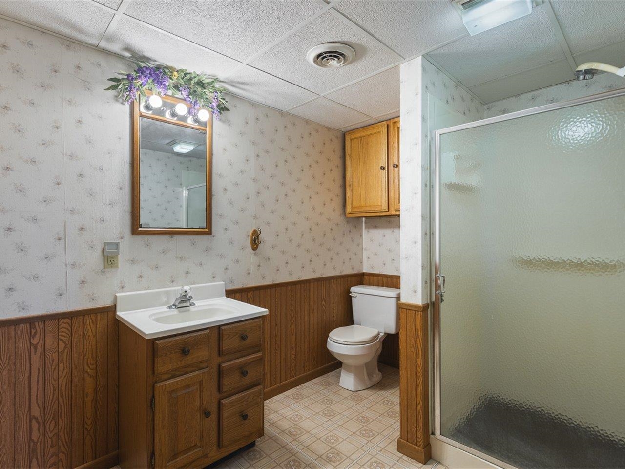 1092 Winborne Road Lake Summerset, IL 61019 - Photo 21 of 34 a bathroom with a toilet sink and mirror