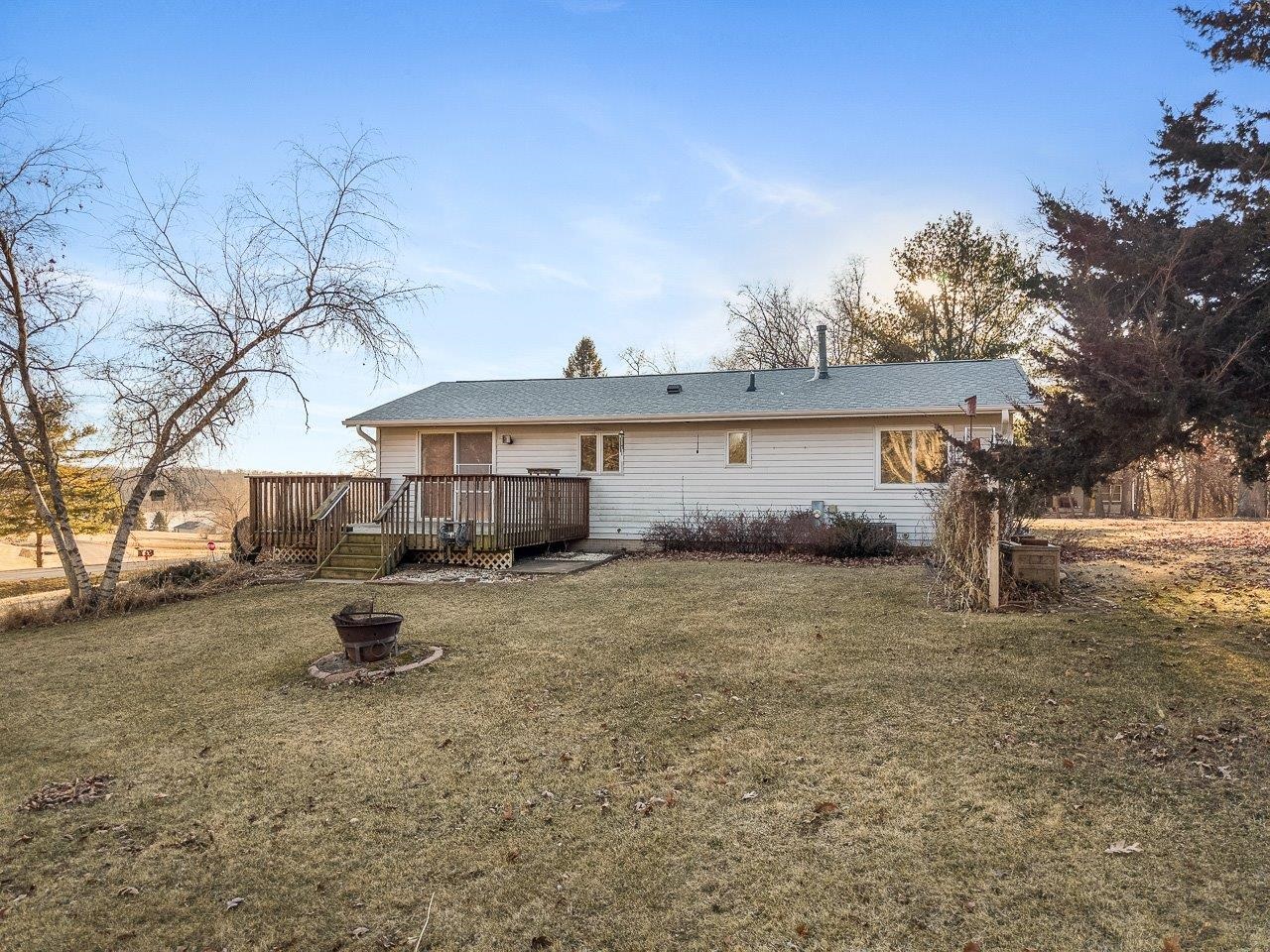 1092 Winborne Road Lake Summerset, IL 61019 - Photo 28 of 34 a view of a house with backyard and a tree