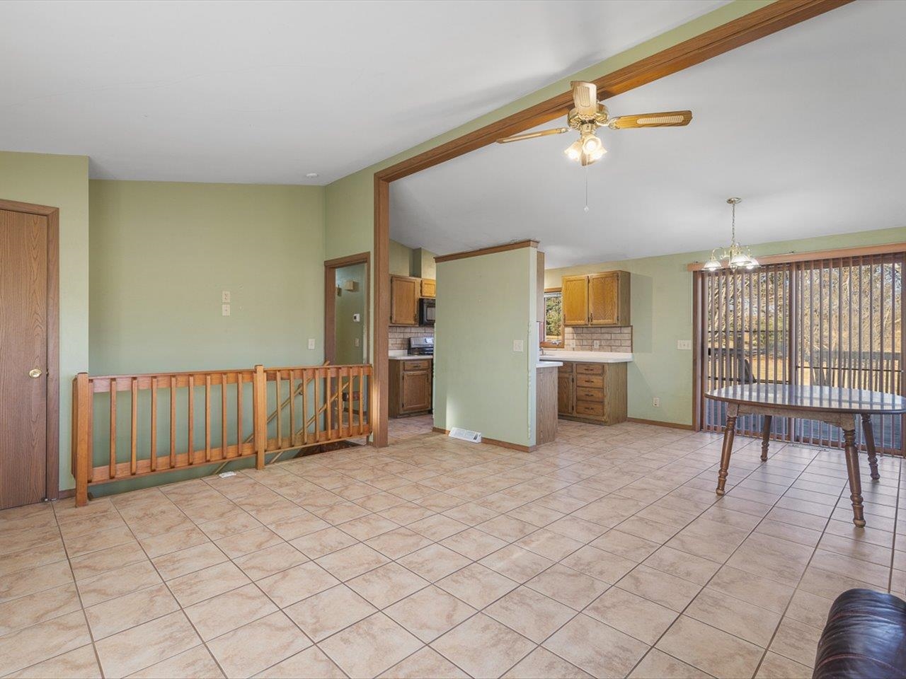 1092 Winborne Road Lake Summerset, IL 61019 - Photo 4 of 34 a view of a hallway with an entryway