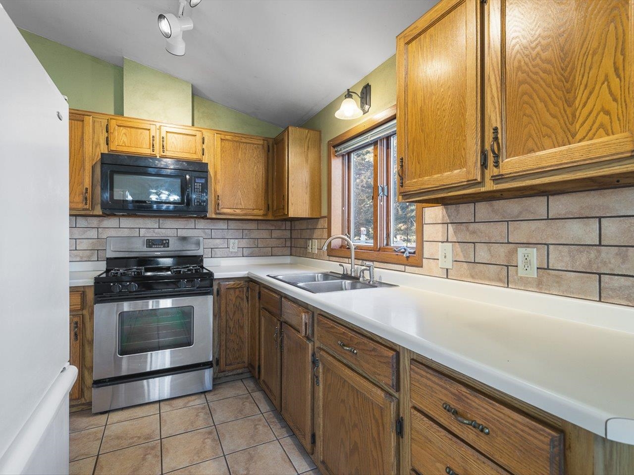 1092 Winborne Road Lake Summerset, IL 61019 - Photo 7 of 34 a kitchen with stainless steel appliances a stove sink and cabinets