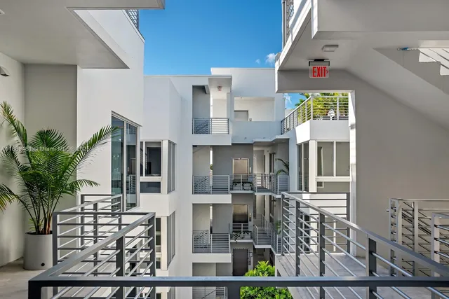 $7,800 | 529 Southwest 11th Street, Unit 203, Miami, FL 33129