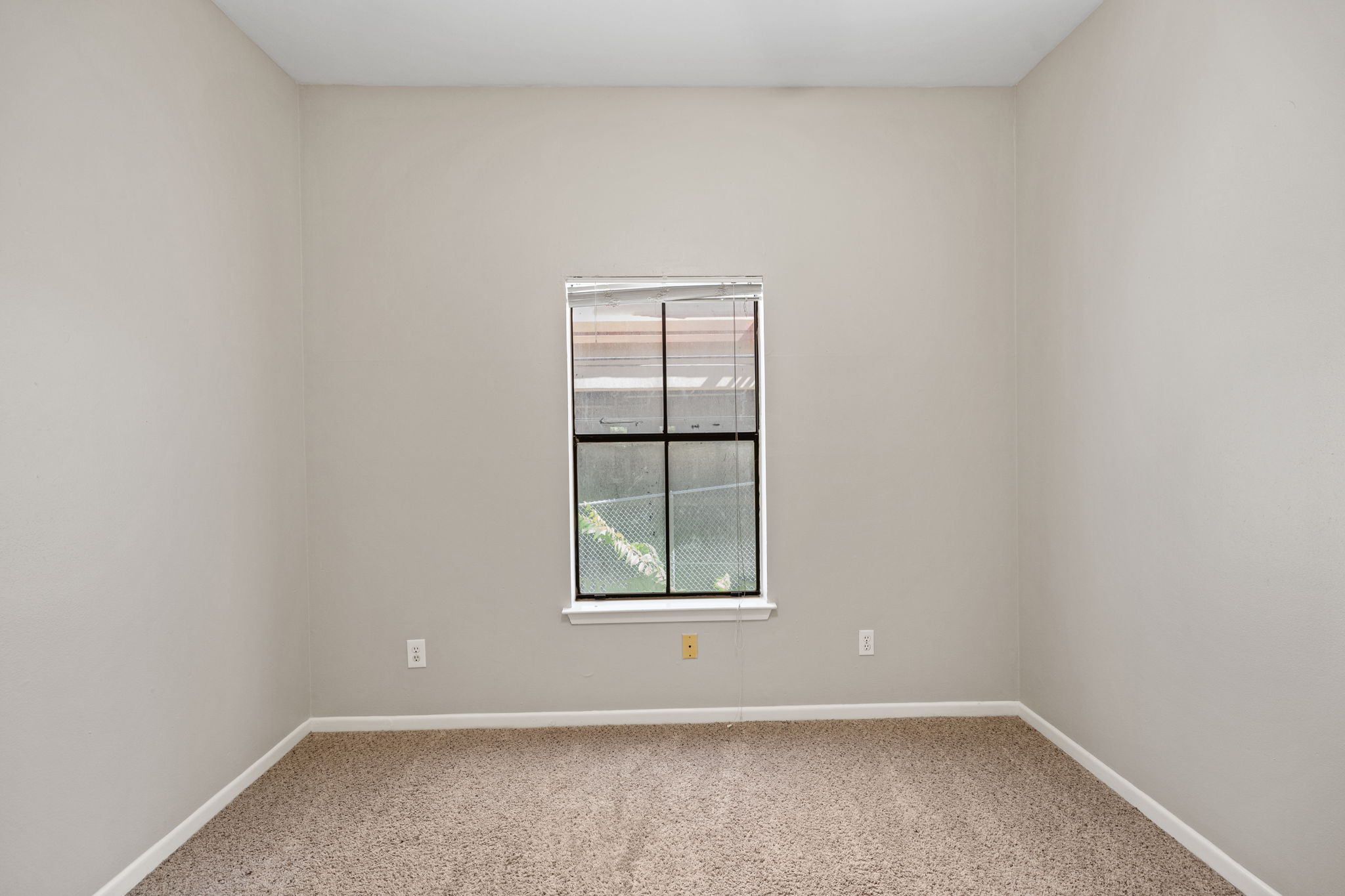 712 Graham Place, Unit 203 Austin, TX 78705 - Photo 21 of 30 an empty room with a window