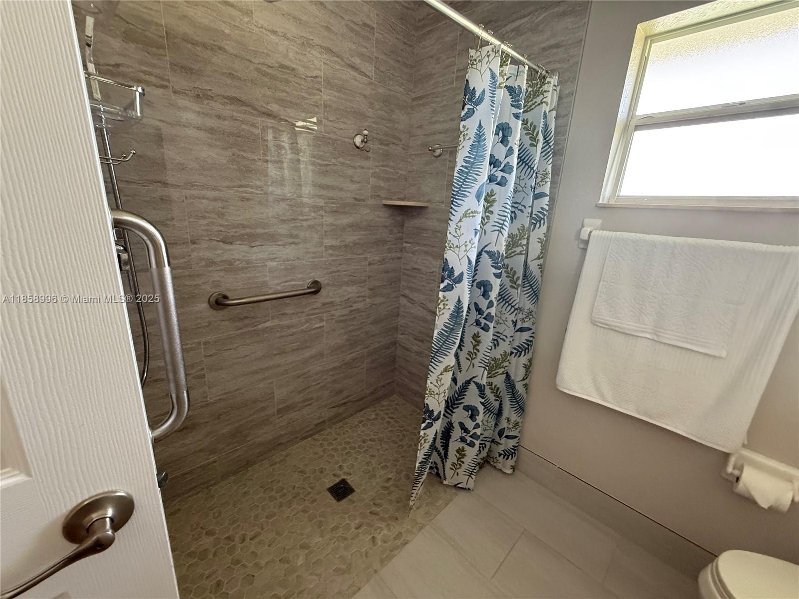 4115 Hammock Road Sebring, FL 33875 - Photo 17 of 25 a bathroom with a shower