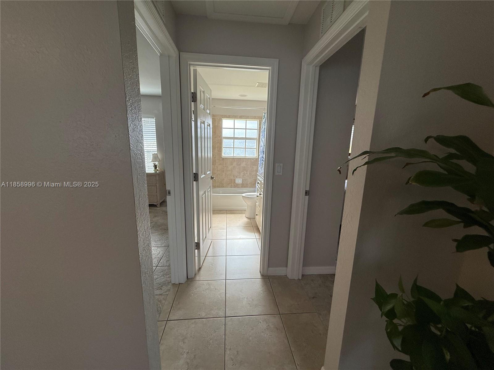 4115 Hammock Road Sebring, FL 33875 - Photo 23 of 25 a bathroom with a tub and shower