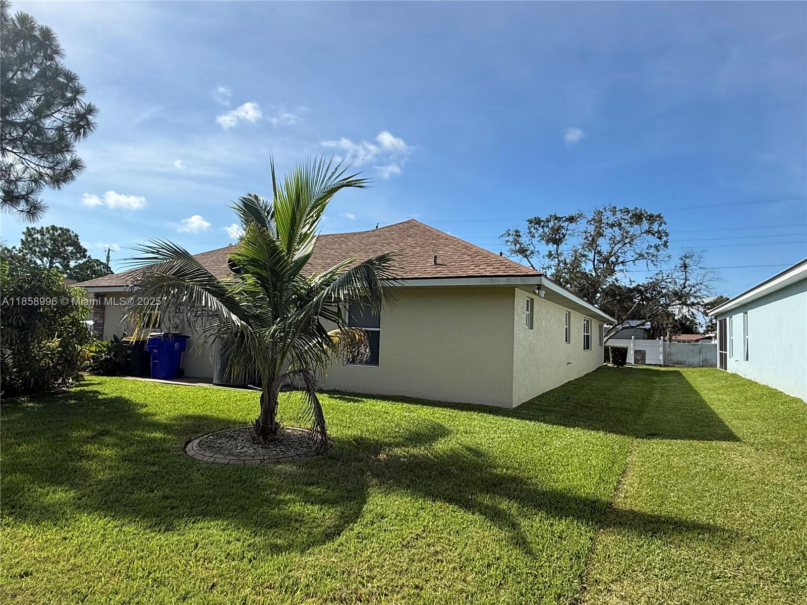 4115 Hammock Road Sebring, FL 33875 - Photo 5 of 25 a view of a yard in front of a house with a yard