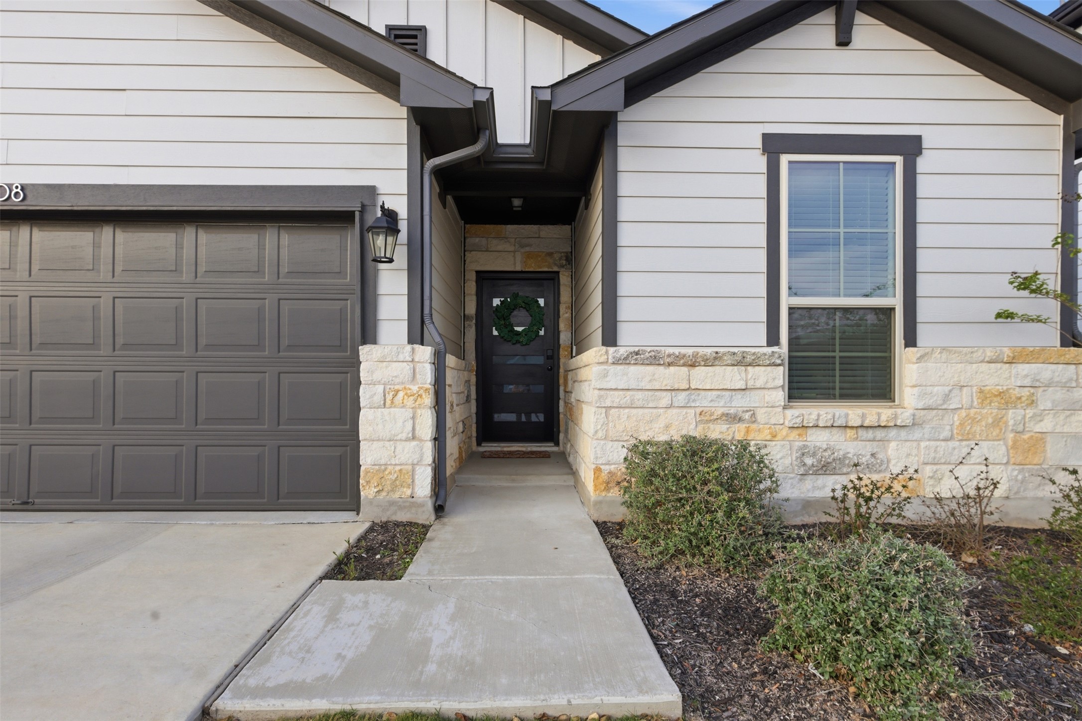 108 Gullivers Drive Elgin, TX 78621 - Photo 3 of 26