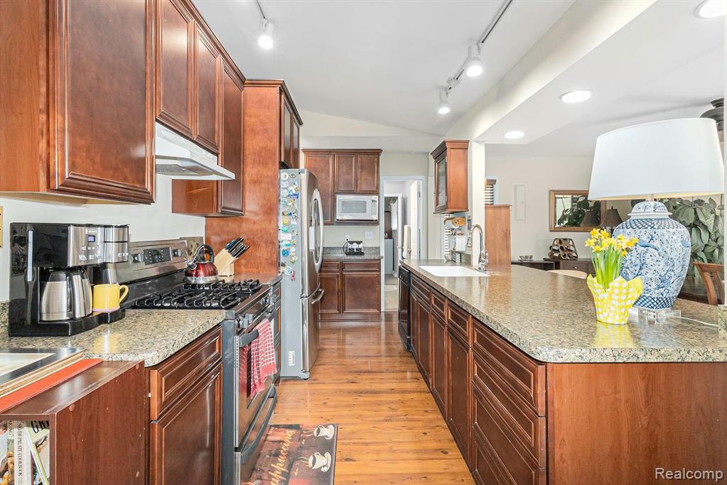30960 Pear Ridge Farmington Hills, MI 48334 - Photo 13 of 38