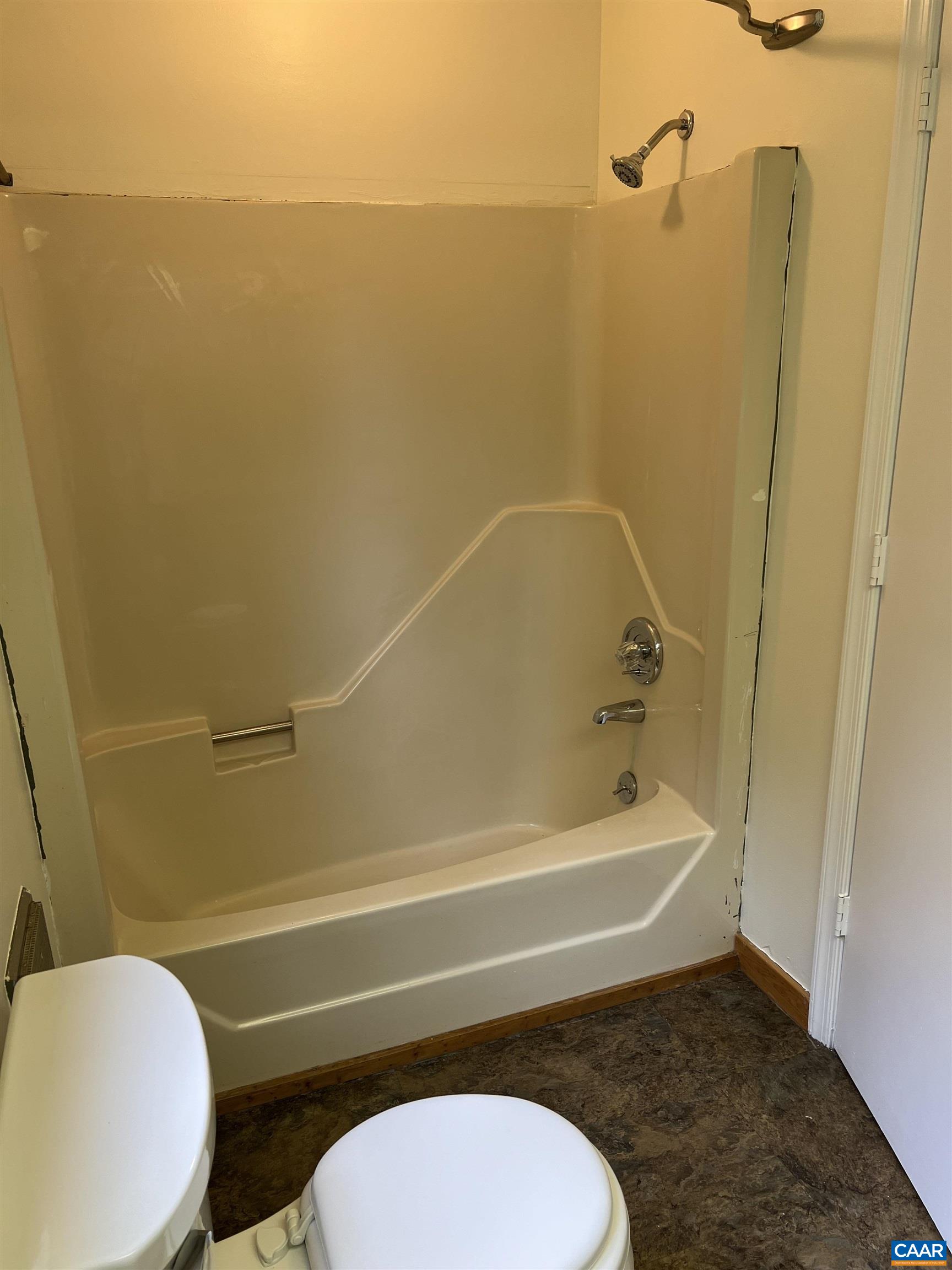 14150 James River Road Lovingston, VA 22949 - Photo 24 of 54 Main bathroom