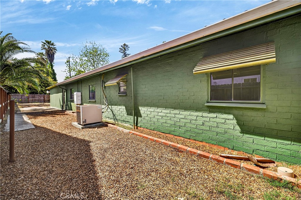 351 2nd Street Hamilton City, CA 95951 - Photo 38 of 52 a front view of a house with garden