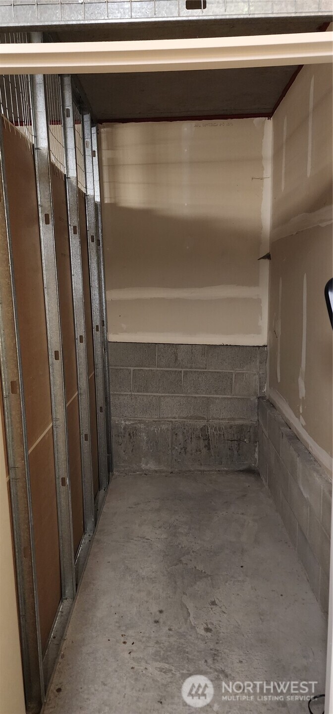 900 Lenora Street, Unit W402 Seattle, WA 98121 - Photo 25 of 39 a close view of closet