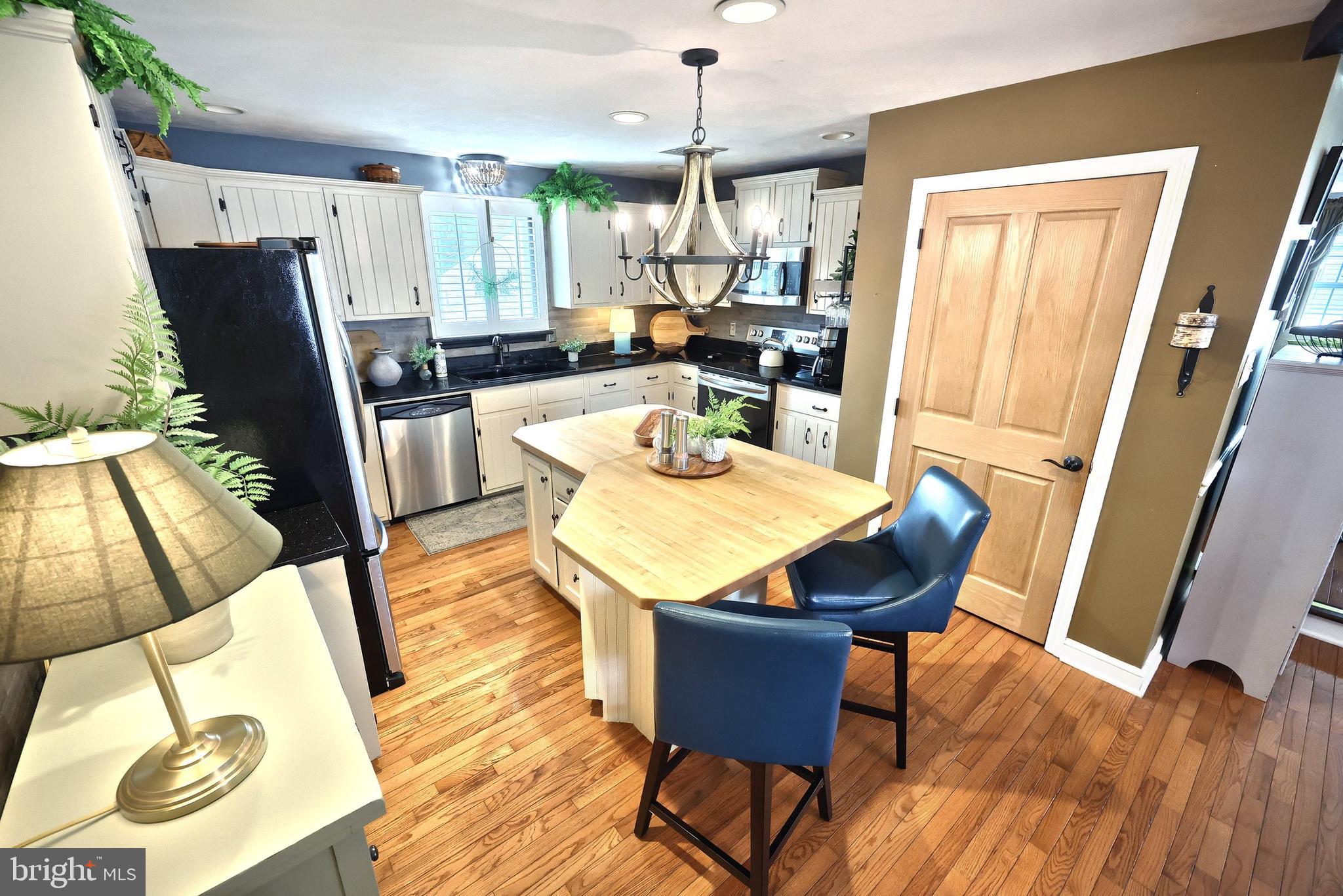 372 Maple Avenue Hanover, PA 17331 - Photo 38 of 87 Upper Level Kitchen with butcher block island