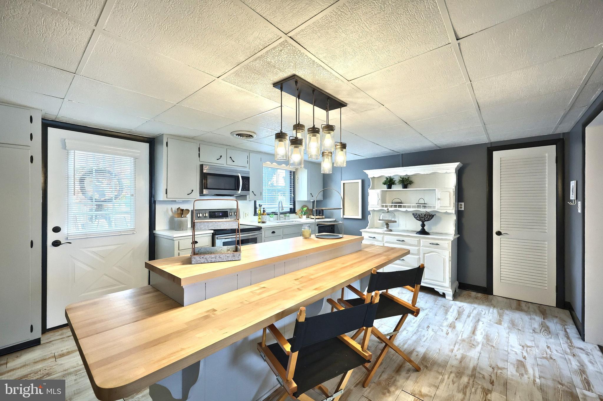 372 Maple Avenue Hanover, PA 17331 - Photo 59 of 87 Main level Eat-in Kitchen