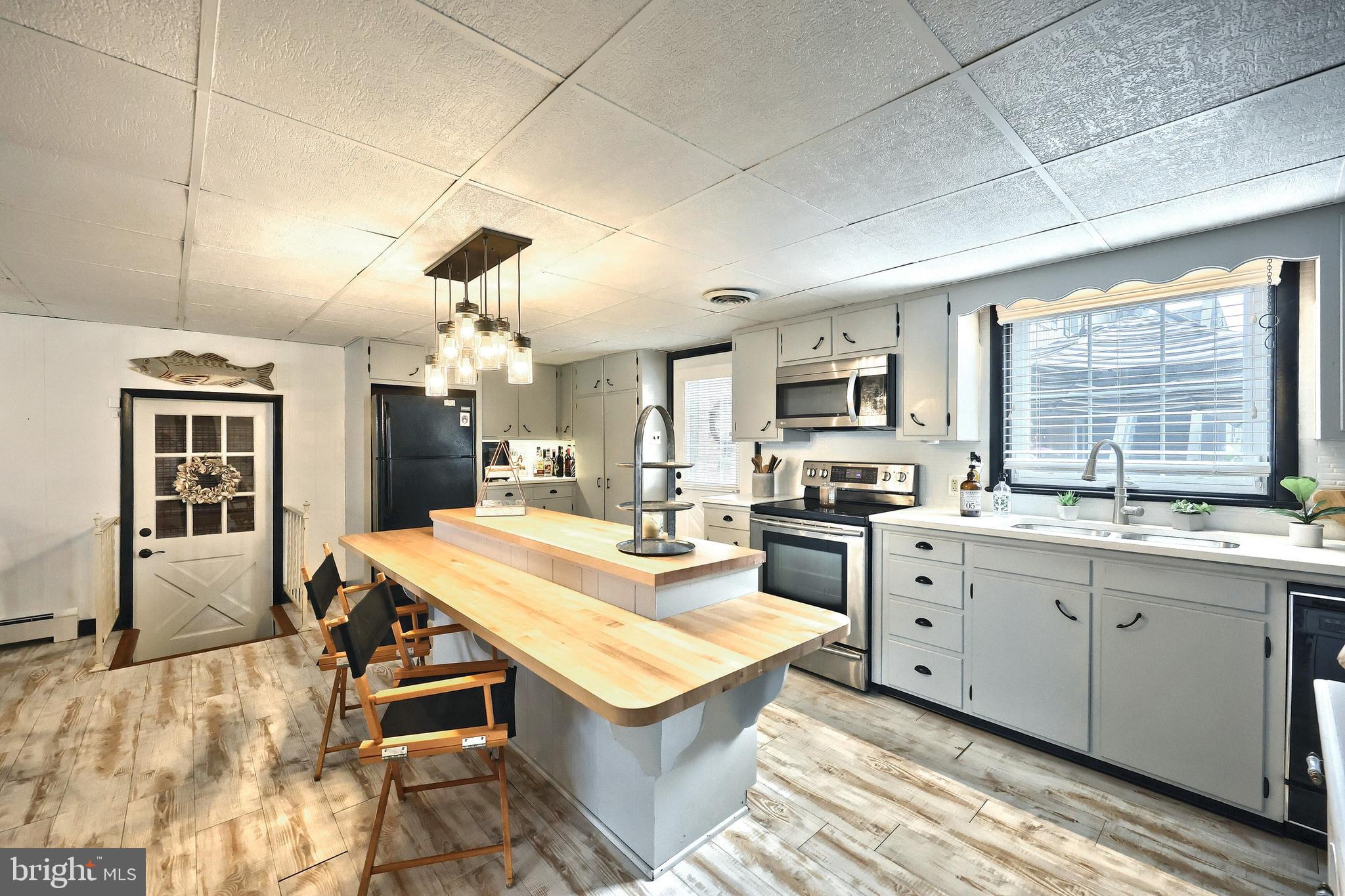 372 Maple Avenue Hanover, PA 17331 - Photo 60 of 87 Main level Eat-in Kitchen