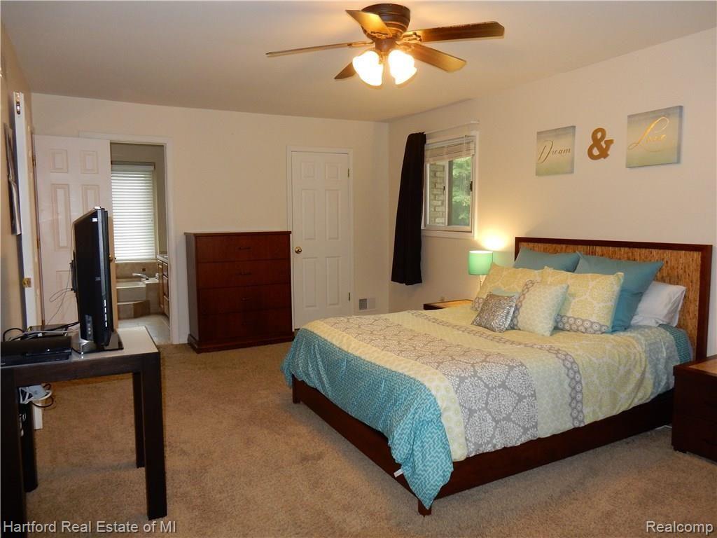 36768 Chesapeake Road Farmington Hills, MI 48335 - Photo 25 of 49