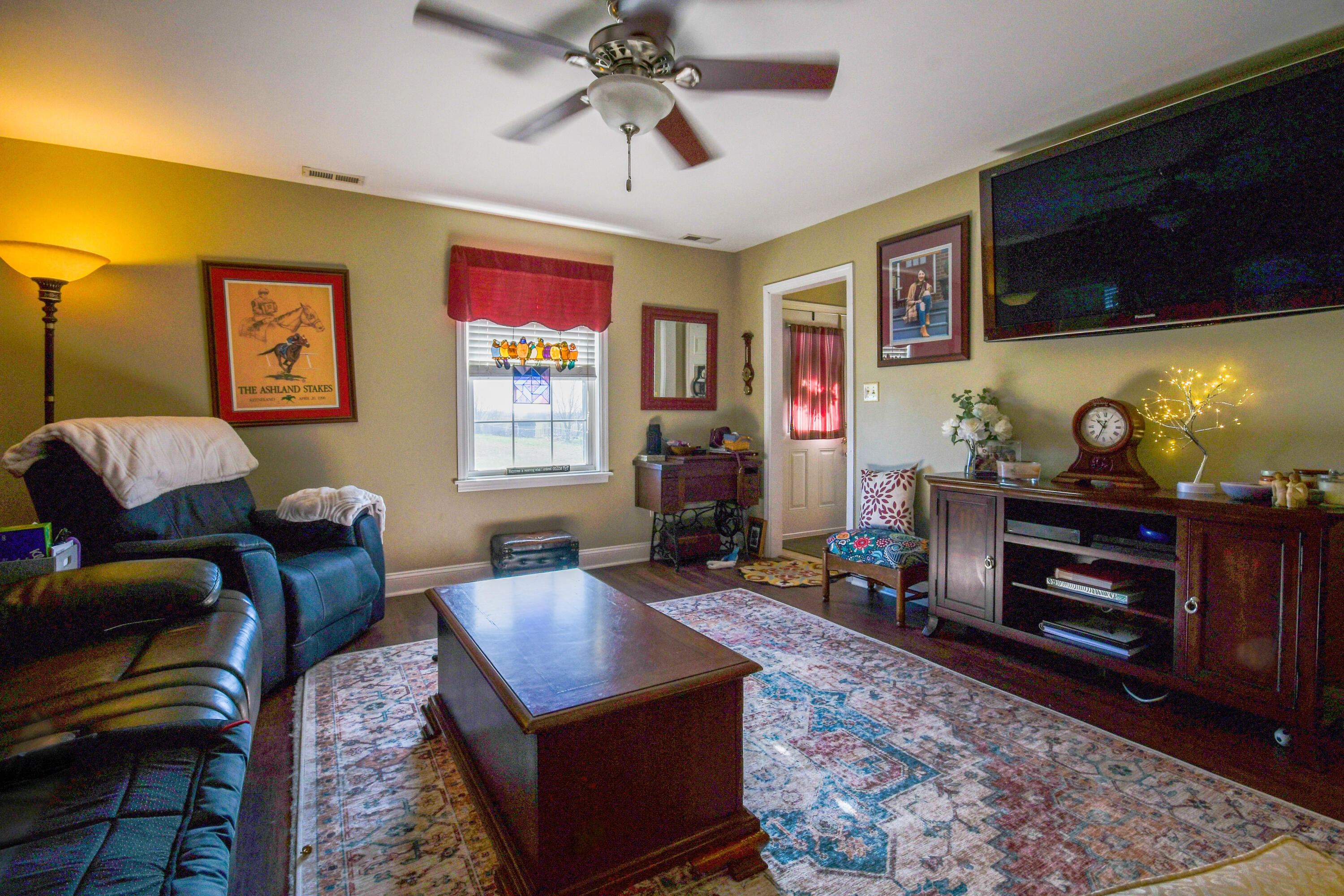 2611 Spencer Road Mount Sterling, KY 40353 - Photo 27 of 60 Living Room