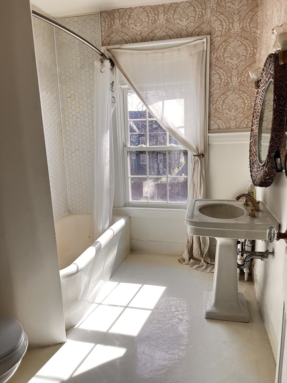 186 Buckingham Street Springfield, MA 01109 - Photo 16 of 42