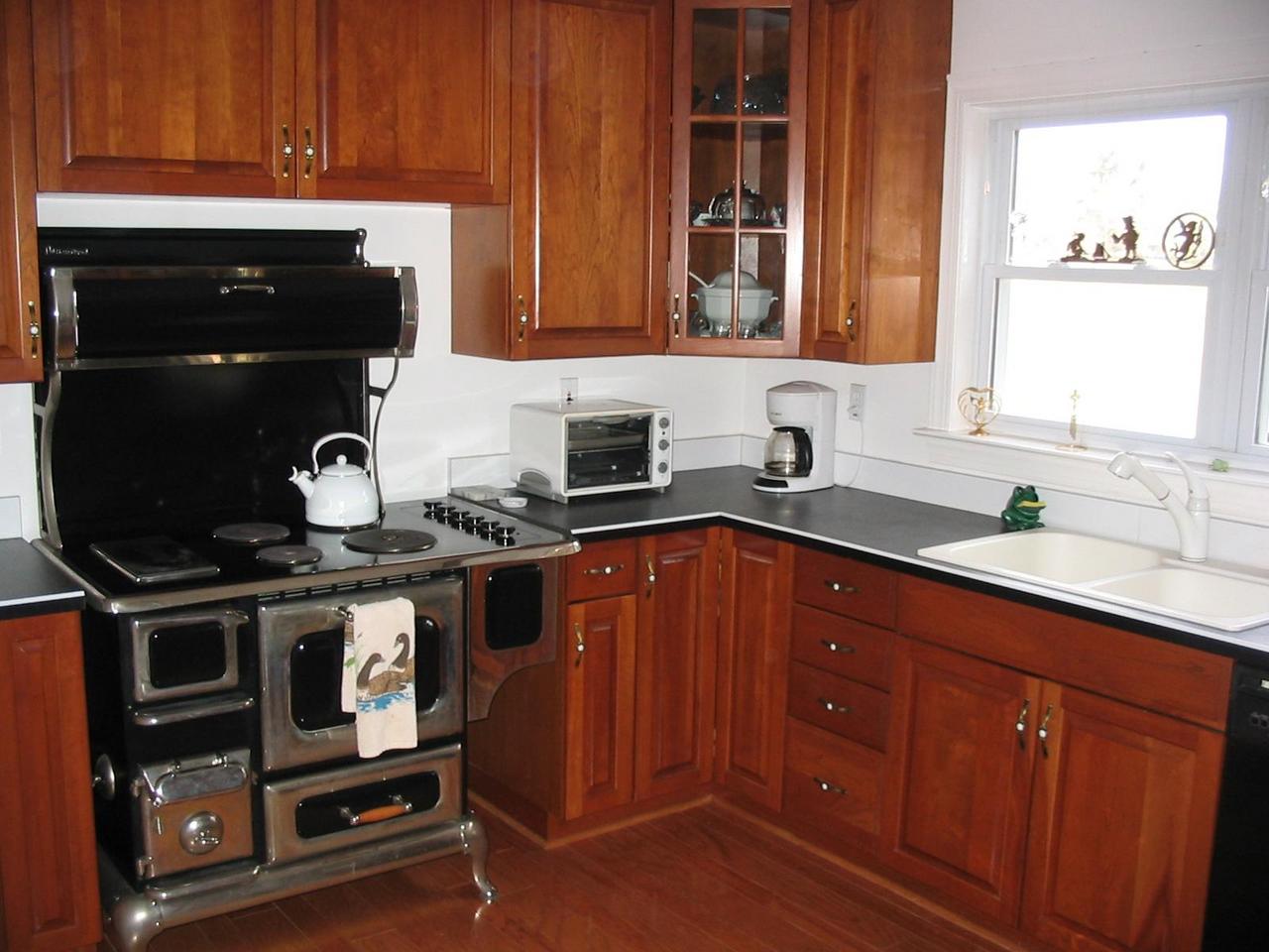 2076 Lee Hi Road Southwest Roanoke, VA 24018 - Photo 6 of 6 KITCHEN