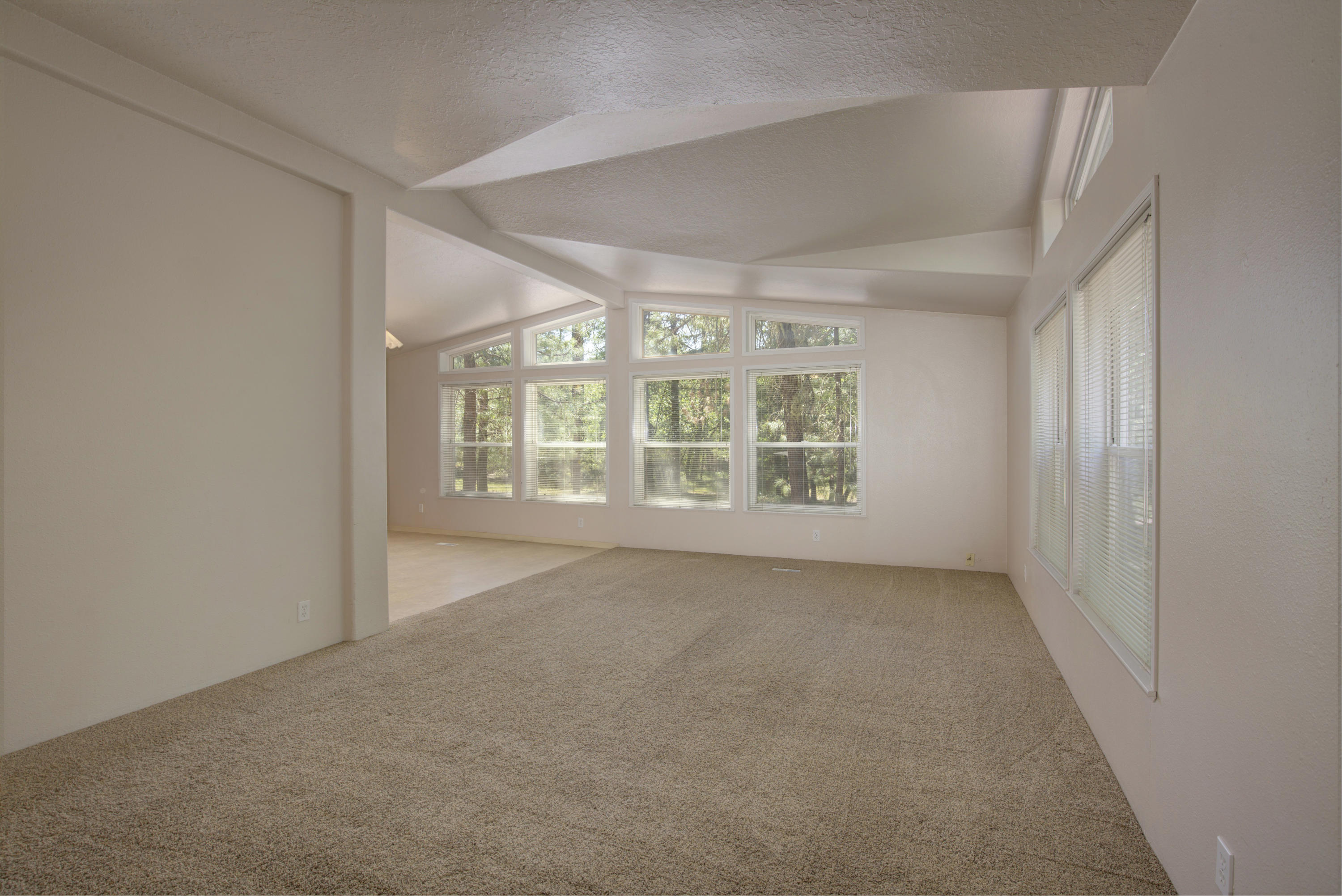 2396 Galice Road Merlin, OR 97532 - Photo 11 of 28 2396 Galice022