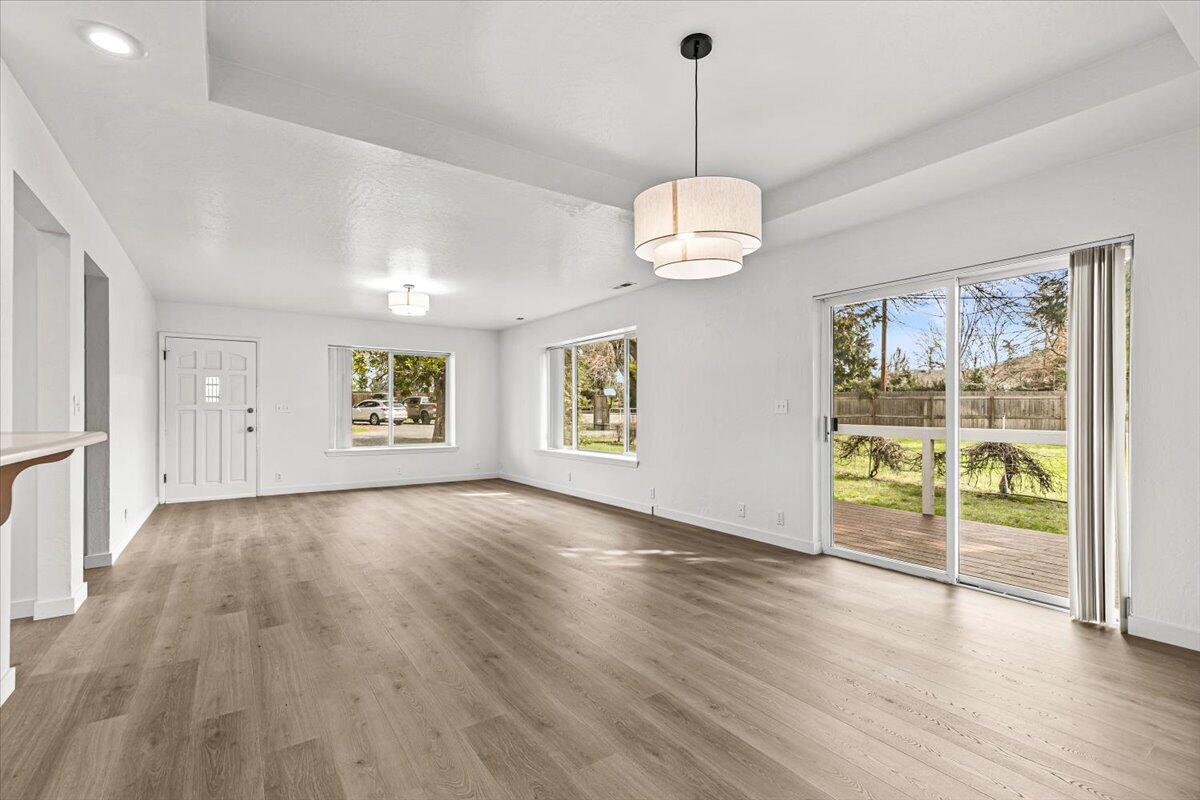 4127 Fern Valley Road Medford, OR 97504 - Photo 12 of 61 09-9