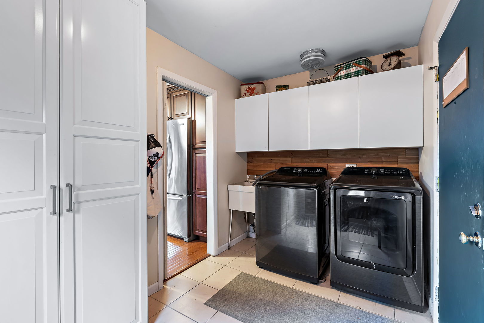 2660 Sun Valley Road Lisle, IL 60532 - Photo 13 of 27 a view of a kitchen with electric appliances