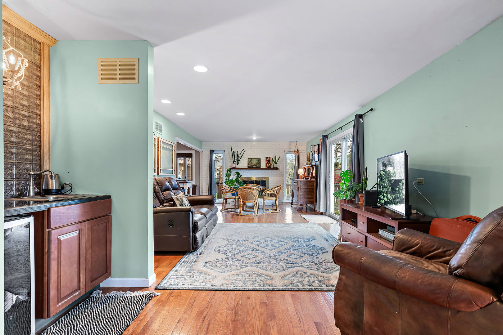 2660 Sun Valley Road Lisle, IL 60532 - Photo 8 of 27 a living room with furniture and a wooden floor