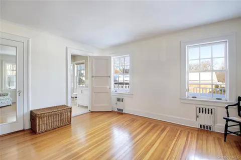 $2,399,900 | 6 Emmet Place, Garden City, NY 11530