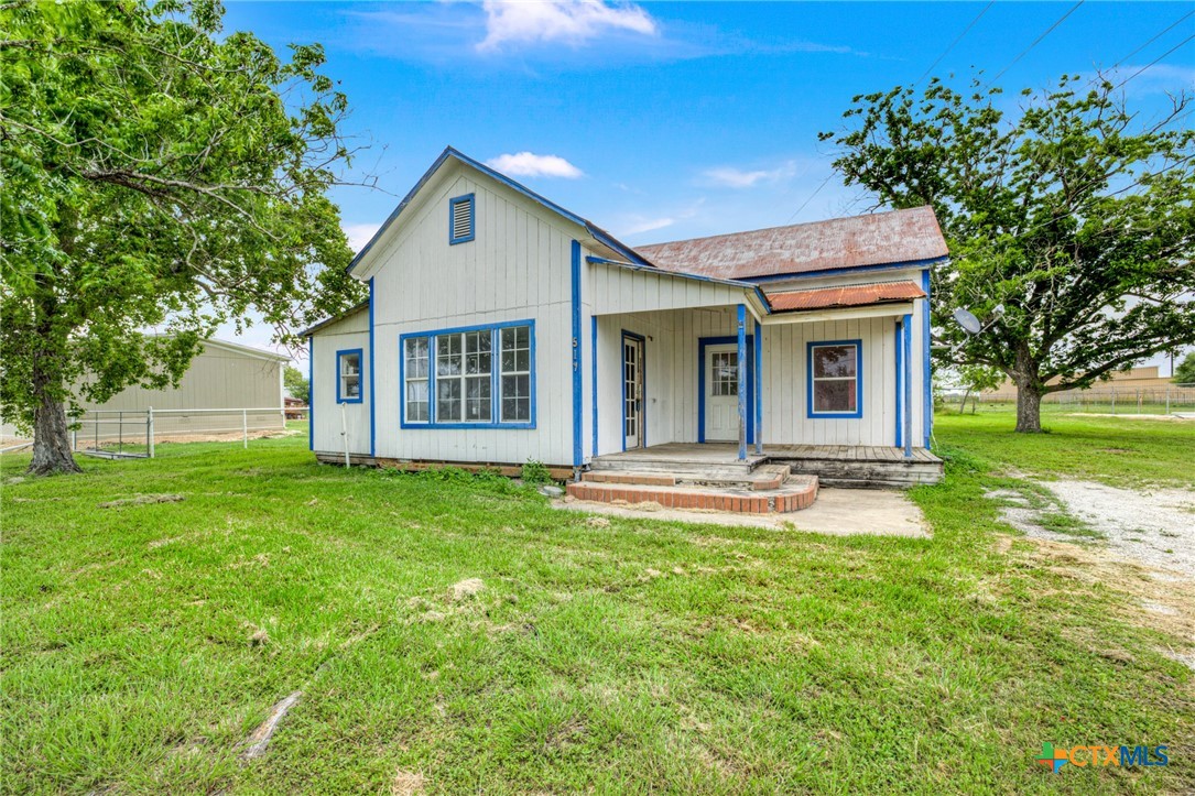 517 South Center Street Marion, TX 78124 - Photo 1 of 21