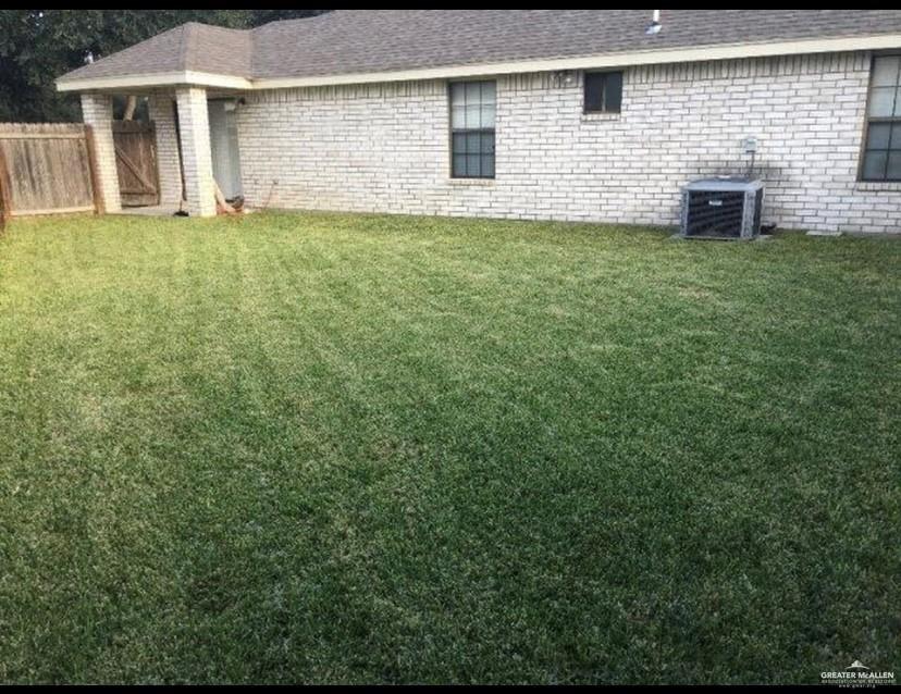 1900 Summer Breeze Street Mission, TX 78572 - Photo 3 of 9 View of yard