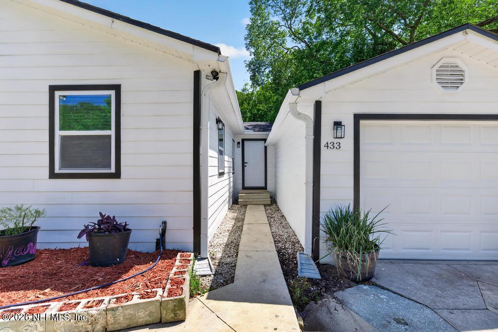 433 Lena Street St. Augustine, FL 32084 - Photo 4 of 42 a view of a back yard of the house