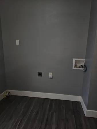 a view of entryway and kitchen