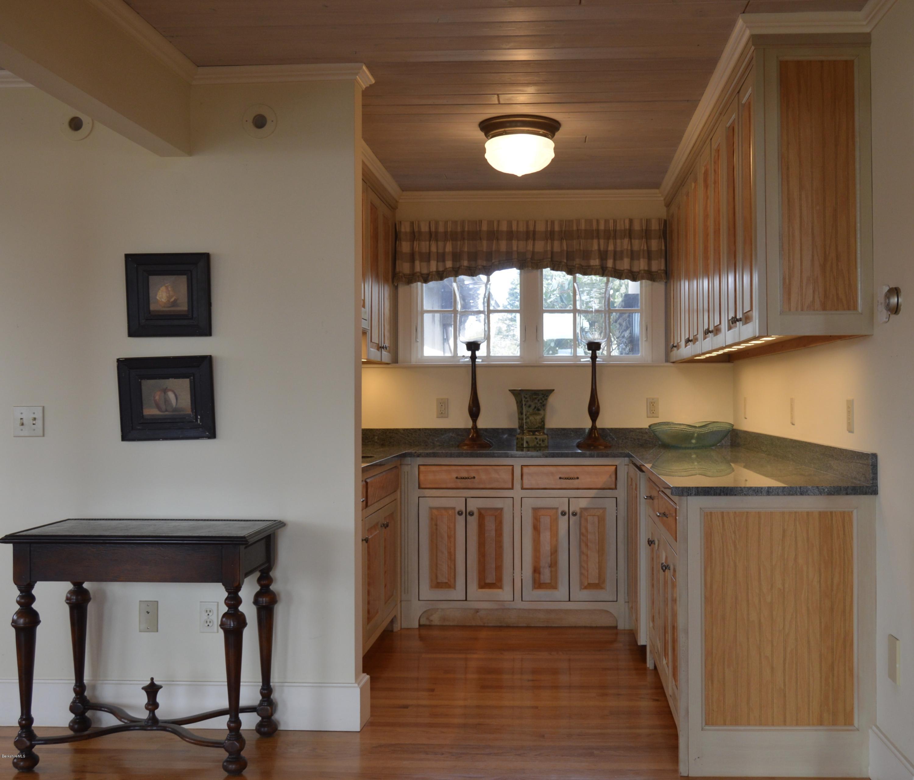 465 Stratton Road Williamstown, MA 01267 - Photo 21 of 66 Butlers pantry