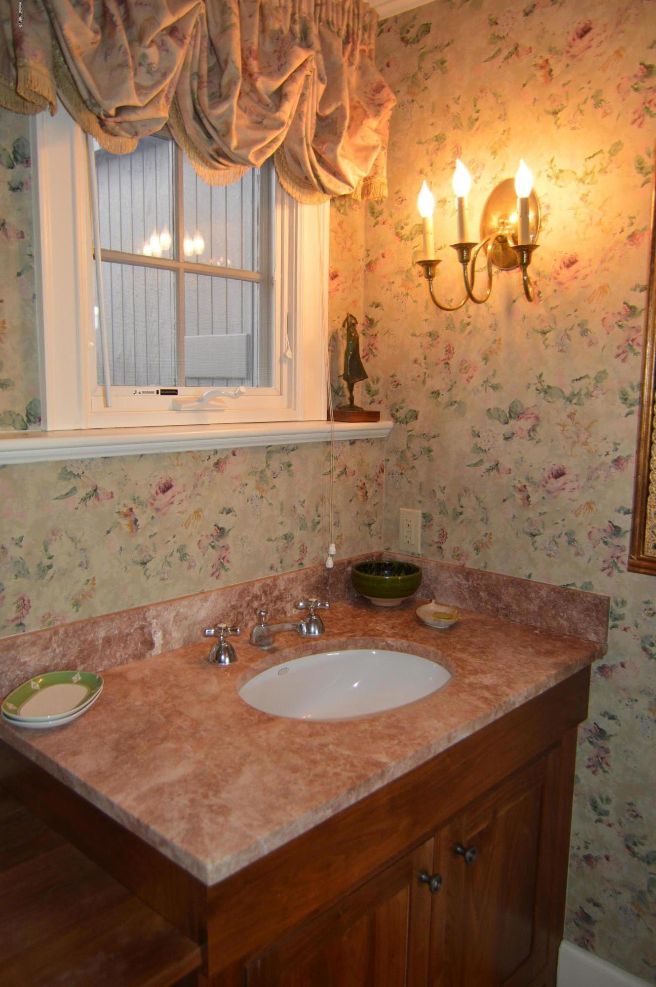 465 Stratton Road Williamstown, MA 01267 - Photo 22 of 66 Powder room main house