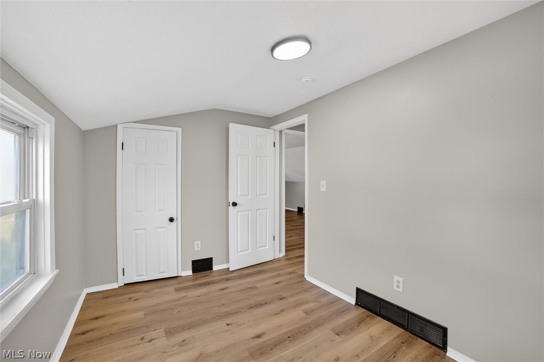 303 South Green Road Cleveland, OH 44121 - Photo 24 of 32